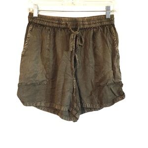 Solitaire green rayon elastic waist shorts size Medium